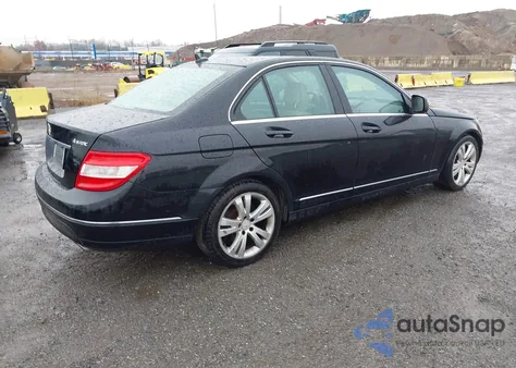 2009 Mercedes-Benz C 300 Luxury 4Matic/Sport 4Matic z USA, uszkodzony, nr VIN WDDGF81X69F228737